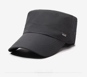 Seitenansicht graue Flat-Top-Militärmütze mit Mesh-Einsatz und Metallplakette für Herren