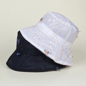 Détails de dentelle papillon 3D et broderies sur chapeaux d'été respirants et légers