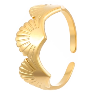 Anillo ajustable de acero inoxidable dorado con diseño de triple concha de marina
