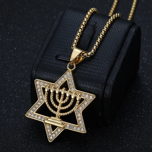 Vergoldete Edelstahl Star of David Kette mit Menora und Zirkonia für Herren
