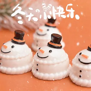 Figurine de bonhomme de neige en résine avec chapeau noir et nez de carotte pour DIY