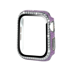 Vue détaillée de la coque Apple Watch à paillettes violettes avec double rangée de diamants