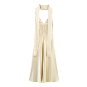 Elegantes champagnerfarbenes Satin-Maxikleid mit Neckholder, Schleifenkragen und Rückenausschnitt