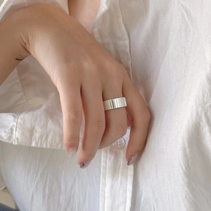Detailed view of a wide 925 silver ring featuring a unique vertical striped texture on hand