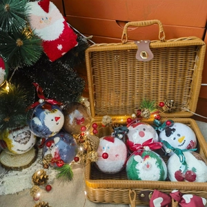 Christmas coral fleece socks gift set with cartoon designs in festive ornaments