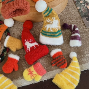 Mini knitted Christmas hats and mittens for DIY crafts and festive floral decoration