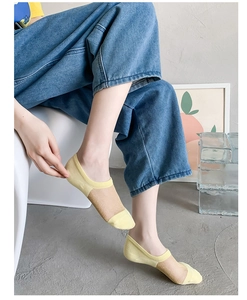Detail of yellow mesh invisible boat socks with non-slip silicone and sheer crystal silk