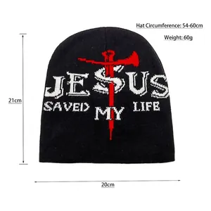 Berretto in maglia nera con jacquard Jesus Saved My Life e croce, misura 21x20cm