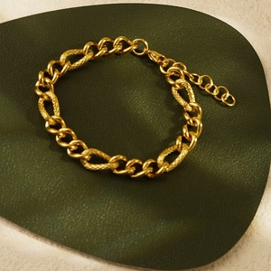 Vintage style gold-plated stainless steel chunky chain bracelet with textured links for women