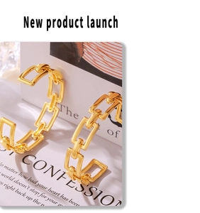 Macro shot of 18k gold plated stainless steel geometric chain links with mirror finish