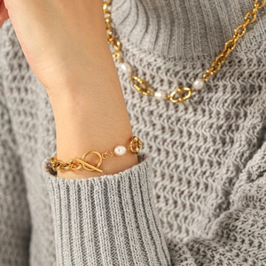 Set vintage collana e bracciale in acciaio inossidabile con perle e catena d'oro