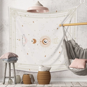 Détail de la tapisserie bohème astrologie avec phases du soleil et de la lune