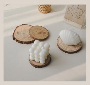 White bubble and shell scented candles on a round wooden base in minimalist ins style