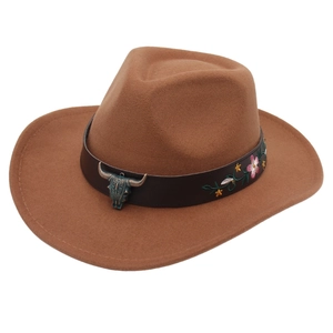 Chapeau de cowboy marron avec ornement de tête de buffle et broderie florale