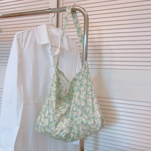 Sac fourre-tout en coton vert à motif floral avec bandoulière et grand rangement