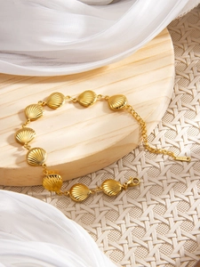 Detailed close-up of 18k gold plated shell link bracelet with adjustable lobster clasp