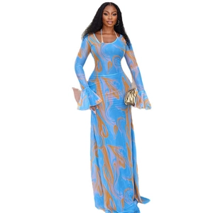 Robe longue moulante à manches longues tie-dye avec manches évasées et motifs de flammes