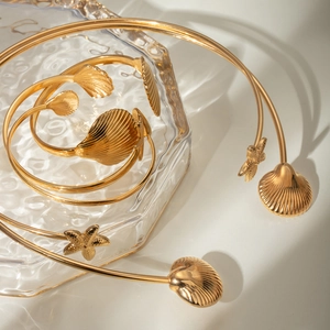 Ocean-themed 18k gold stainless steel choker and bracelet set with shells and starfish