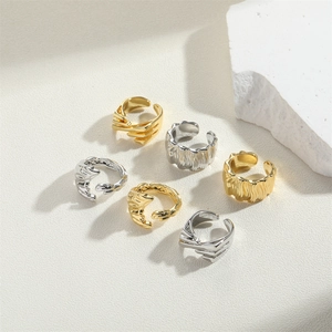 Set of 6 adjustable vintage textured rings in gold and silver finish on stone base