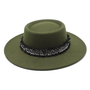 Sombrero elegante de lana verde oliva de ala plana con cinta decorativa tejida