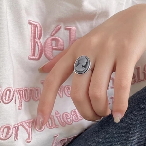 Vintage 925 sterling silver ring with oval black and white cameo portrait relief