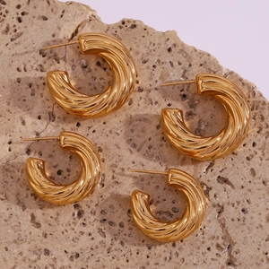 Detailed view of hollow C-shaped earrings with 18K gold-plated twisted texture surface