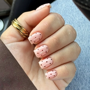 Pink Polka Dot Press On Nails Simple Short Squoval Shape Glossy French Style False Nails For Women