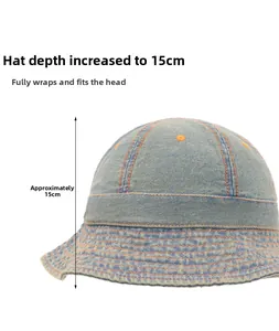 Détail du chapeau bob en denim avec profondeur de 15 cm et surpiqûres orange