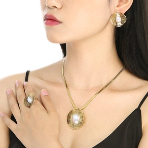 Elegant gold stainless steel jewelry set featuring hollow pearl butterfly blade chains