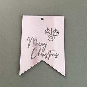Étiquette pendentif de sapin de noël miroir acrylique, détail décoration gravée au laser.