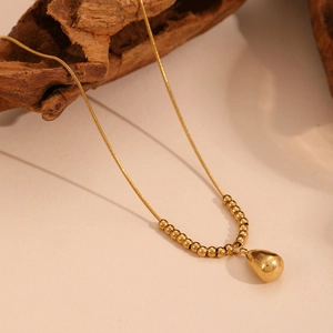Collier en acier inoxydable plaqué or 18 carats avec chaîne serpent et pendentif goutte d'eau