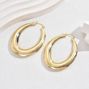 Boucles d'oreilles créoles dorées épaisses en forme de U au design géométrique moderne