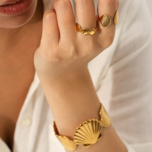 Golden seashell stainless steel rings and bracelet set for a bohemian vacation style