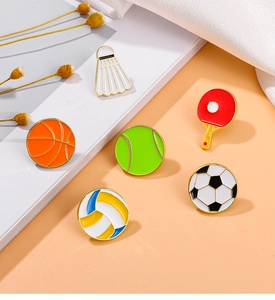 Detail von 6 Sport-Emaille-Pins mit Fußball-, Basketball- und Tennisballformen