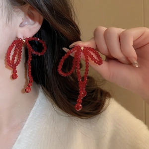 Boucles d'oreilles nœud en cristal rouge vintage avec perles pendantes et style rétro