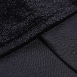 Détail macro de velours noir et de textures de tissus lisses avec coutures de qualité