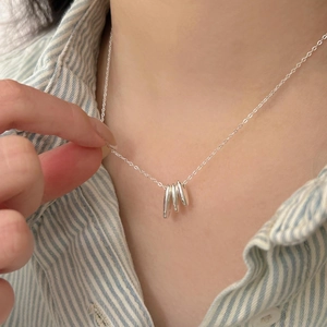 Minimalist 925 sterling silver necklace with three polished teardrop pendants on an O-chain