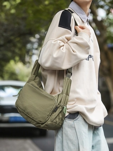 Nylon Messenger Bag Large Capacity Waterproof Crossbody Bag Casual Streetwear Versatile Shoulder Bag For School Daily Use