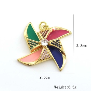 Vue détaillée du pendentif moulin à vent coloré avec dimensions et spécifications de poids