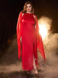 Robe longue rouge élégante à licou avec châle en mousseline et fente latérale