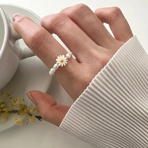Elegant Artificial Pearl Beaded Ring With Daisy Flower Charm Alloy Sweet French Style Jewelry For Women
