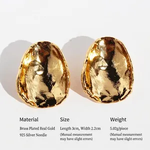 Artistic hammered texture golden oval stud earrings made of brass and 925 silver