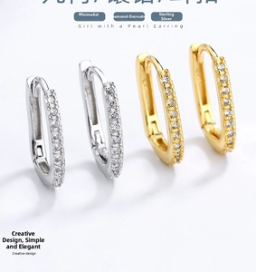 Detailed view of S925 sterling silver U-shaped hoop earrings in gold and silver plating