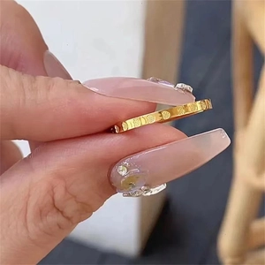 Golden 2mm stainless steel heart ring with vintage embossed patterns on female hand