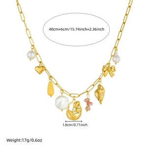 Collier en acier doré avec pendentifs tulipe et nœud, perles et breloques longueur 40cm