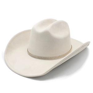 Chapeau de cowboy classique crème en suédine avec chaîne dorée et décor de strass luxe