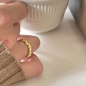 Elegant 925 sterling silver ring with twisted knot design in gold finish for women
