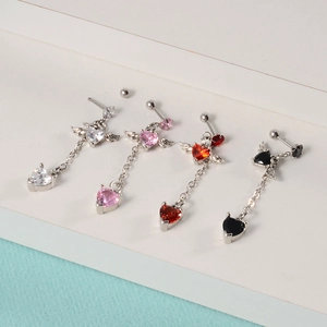 Boucles d'oreilles ailes d'ange avec cœur en zircon et fermoir à vis pour piercing