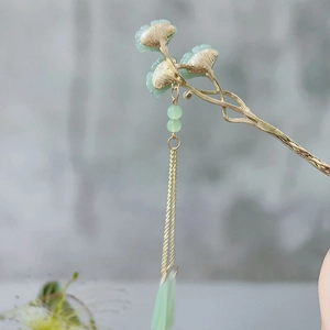 Elegant gold ginkgo hair pin with green flower petals and long tassel pendant