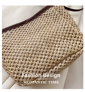Dettaglio della trama in paglia intrecciata e bordo in pelle marrone scuro sulla borsa